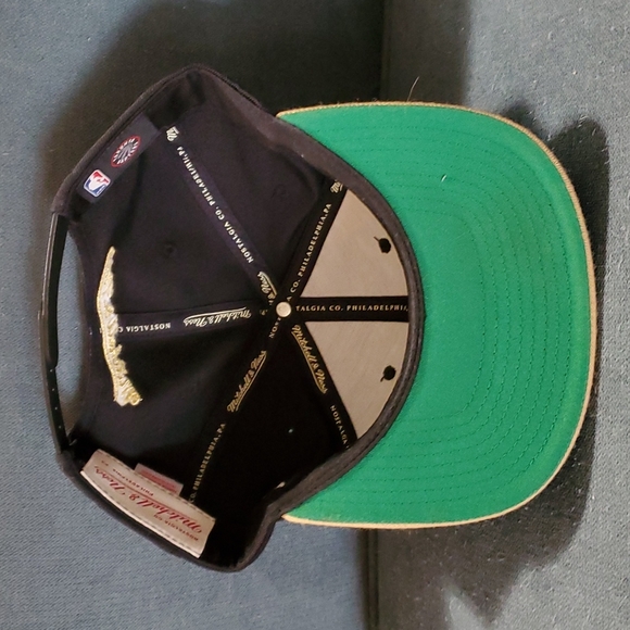 Mitchell & Ness Toronto Raptors Snapback - Picture 3 of 3